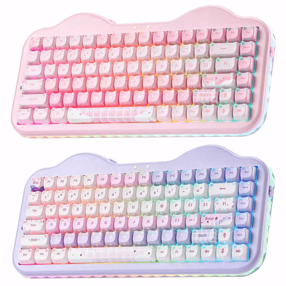 Deux claviers YUNZII C75 pastel rose et violet, vue de dessus, disposition 75 % avec touches translucides