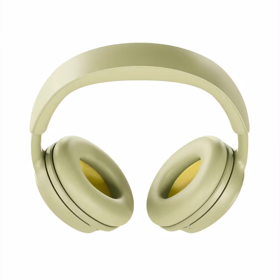 Casque Bose QuietComfort vert clair, vue de face avec coussinets jaunes sur fond blanc