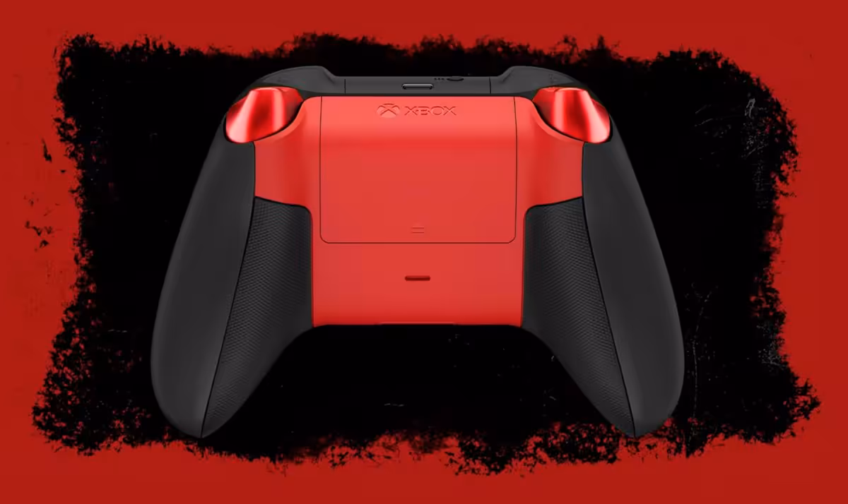 Gears of War: E-Day s’offre une manette Xbox collector à 89,99 dollars avant 2026 6 Dos de la manette Xbox noire et rouge, avec coque batterie rouge et gâchettes assorties