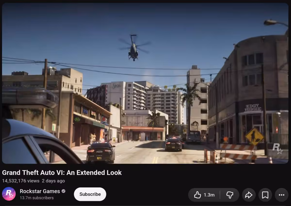 Capture YouTube de GTA VI, avec hélicoptère, rue urbaine et branding Rockstar Games visible