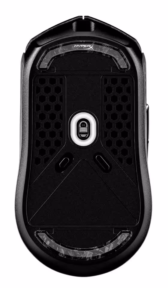 HyperX Level Awakening : casque ouvert, souris 47 g et micro USB au programme 5 Vue dessous d’une souris HyperX noire, capteur central et patins visibles