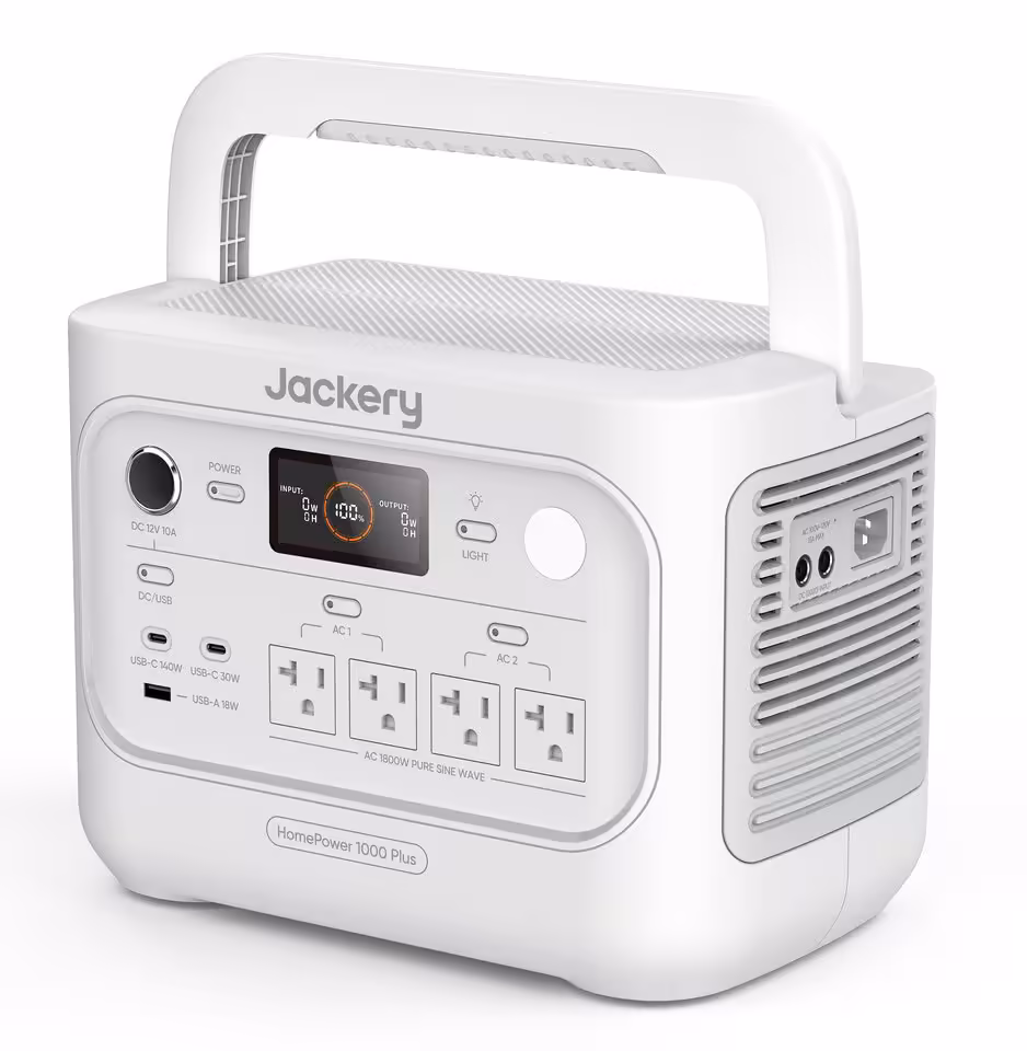 Jackery HomePower 1000 Plus V2 : une station 1 024 Wh extensible à 11 kWh 4 Station d’énergie Jackery HomePower 1000 Plus V2 blanche, vue trois-quarts avec poignée et ports visibles