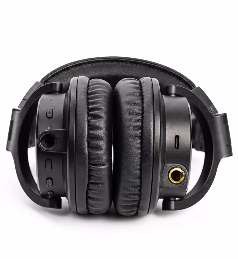 OneOdio A70 Gen 2 : LDAC, Bluetooth 6.0 et 72 h d’autonomie à moins de 60 dollars 2 Casque OneOdio A70 Gen 2 plié de face, montrant les coussinets, ports et prise jack