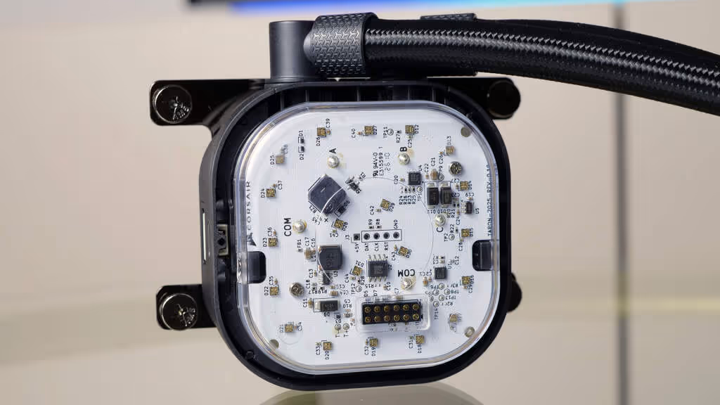 pompe du icue link titan ii 360 lcd 01