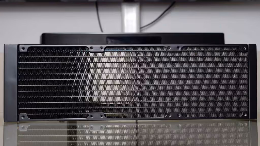 radiateur 27mm icue link titan ii 360 lcd 01