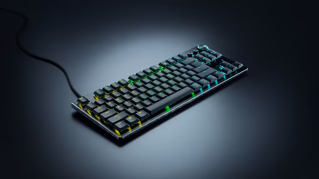 Clavier Razer Huntsman V3 Pro Low-profile TKL, vue trois-quarts sur fond sombre avec rétroéclairage RGB