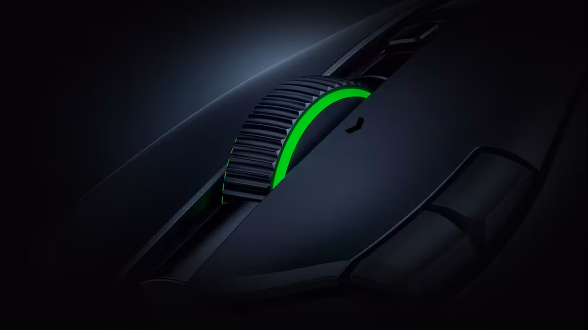 Gros plan sur la molette de défilement de la Razer Naga V3 Pro avec éclairage vert