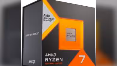 Packaging AMD Ryzen 7000 Series 3D V-Cache orange et noir contraste modéré
