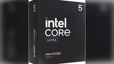 Boîte de processeur Intel Core Ultra série 5 avec design noir et bleu dégradé