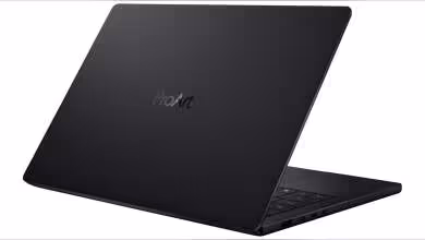 Ordinateur portable ASUS ProArt noir, bien éclairé, fond neutre