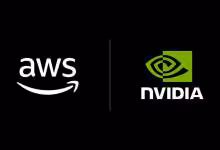 Logos AWS et NVIDIA sur fond noir, séparés par une ligne verticale grise, style corporate épuré