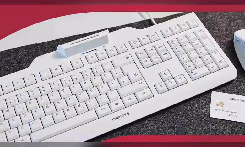 CHERRY Smart Board 1150 et ST-1150 : nouvelle base matérielle pour la sécurité pro 1 Clavier CHERRY Smart Board 1150 blanc, vue rapprochée avec pavé numérique et repose-cartes