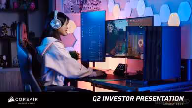 Femme jouant sur PC Corsair RGB avec boîtier, écran et casque gaming, présentation Q2 Investor Presentation
