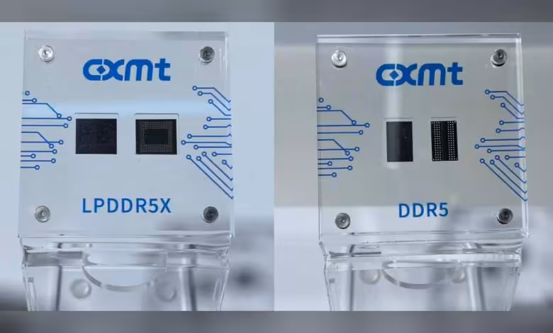 CXMT DDR5 : des rendements au-delà de 90 % qui bousculent Samsung, Micron et SK hynix 1 Modules mémoire CXMT LPDDR5X et DDR5 en boîtiers transparents, logo bleu et circuits visibles