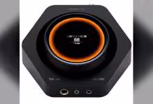 Fosi Audio 777 amplificateur audio avec écran circulaire orange et trois prises en façade.