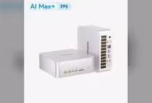 Deux mini PC GEEKOM A9 Mega blancs, face avant et arrière, avec logo GEEKOM et ports visibles