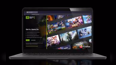 Ordinateur portable affichant GeForce NOW dans Firefox, avec interface de jeux NVIDIA visible