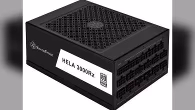 Alimentation SilverStone HELA 3000Rz, vue trois-quarts du bloc modulaire noir avec logo 80 Plus