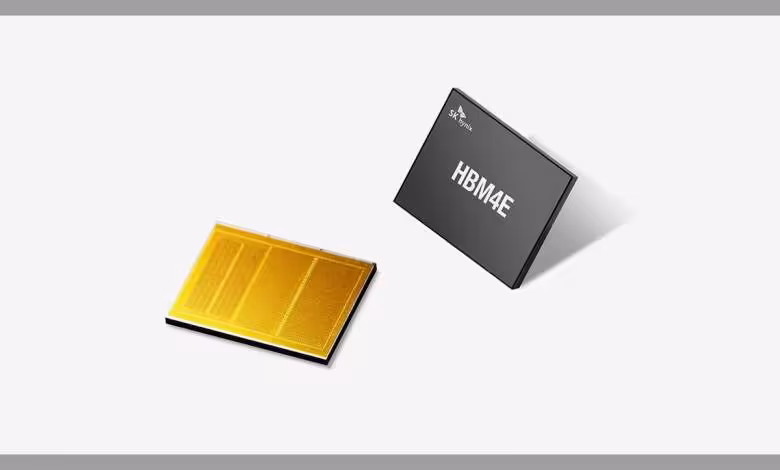Intel Foundry vise une part des dies de base HBM4E de SK hynix face à TSMC 1 Deux puces HBM4E, dont un die de base noir Intel Foundry et une mémoire dorée sur fond blanc