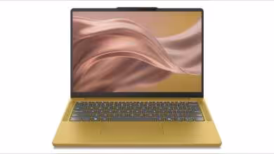 Lenovo IdeaPad Vibe couleur or, clavier rétroéclairé, design élégant sur fond neutre