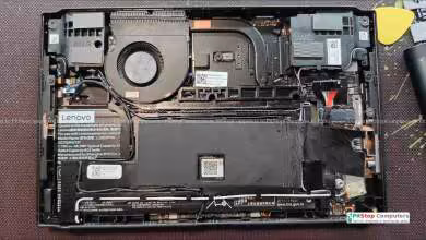 Intérieur d'un appareil Lenovo démontrant composants électroniques avec étiquettes Lenovo et ventilateur visible.