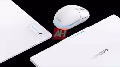 Détails de Lenovo souris, tablette, portable avec logo, fond noir.