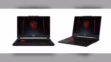 Deux vues du MSI Katana 15 HX C14, ordinateur portable gaming noir avec logo dragon rouge sur l’écran
