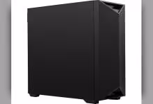 Boîtier tour noir MSI XpertStation WS300, façade avant minimaliste, design serveur professionnel