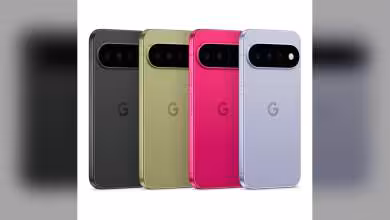 Quatre Google Pixel 11 de couleurs différentes, dos affiché avec module photo horizontal et logo Google