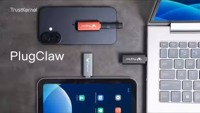 TrustKernel PlugClaw branchée sur smartphone et MacBook, avec interface Android visible
