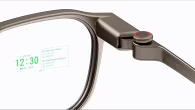 Lunettes AR RayNeo iO avec afficheur tête haute et molette de contrôle sur la branche