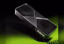 Carte graphique NVIDIA GeForce RTX 5090 au design compact noir et gris, avec doubles ventilateurs visibles