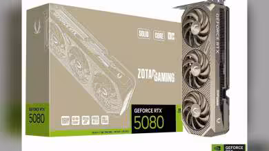 Boîte Zotac Gaming GeForce RTX 5080 Solid Core OC avec carte graphique beige affichée à côté