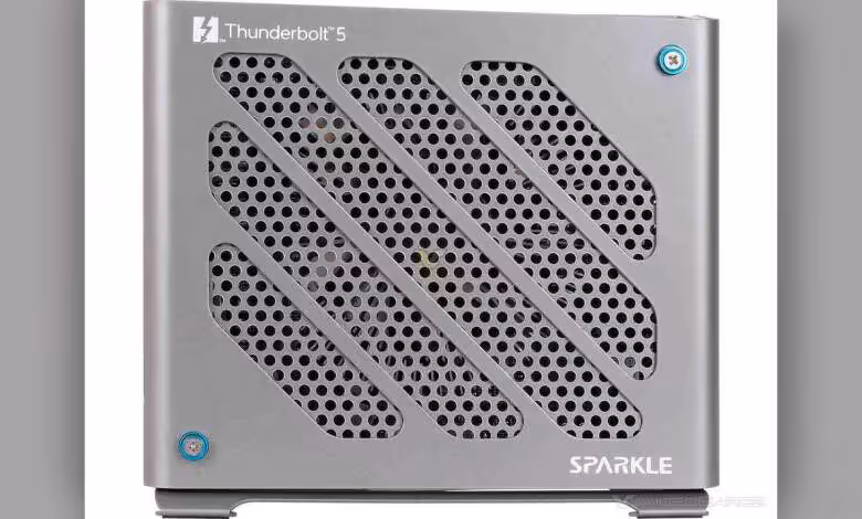 Creator Station TCX-280DF : SPARKLE passe au Thunderbolt 5 avec une RTX 3060 12 Go 1 Boîtier SPARKLE Thunderbolt 5 gris perforé, logo blanc, vis bleues, fond neutre