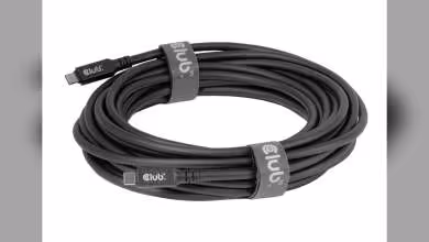 Câble USB4 Club 3D noir enroulé, avec connecteurs USB-C et attaches de rangement brandées