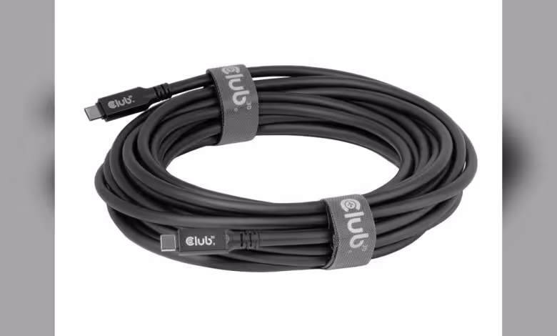 USB4 passif : Club 3D signe un câble de 9 m à 20 Gbps et 100 W sans électronique 1 Câble USB4 Club 3D noir enroulé, avec connecteurs USB-C et attaches de rangement brandées
