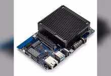 Carte Arduino Ventuno Q avec dissipateur noir, ports USB-C et Ethernet visibles sur fond blanc
