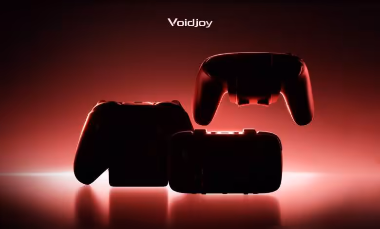Voidjoy : JSAUX crée une marque dédiée aux manettes et vise l’IFA 2026 à Berlin 1 Manettes Voidjoy noires rétroéclairées en rouge, présentées sur fond sombre avec éclairage LED dramatique