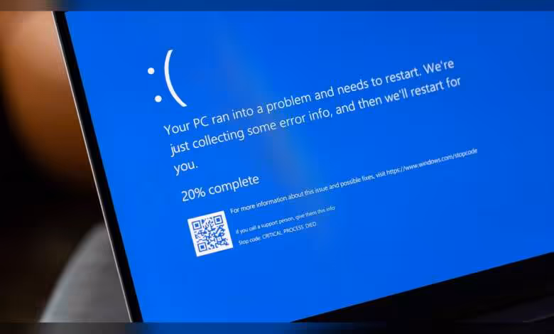 Windows 11 : la mise à jour d’août KB5121003 fait planter plusieurs jeux PC 1 Écran Windows 11 affichant un BSOD bleu avec message d’erreur système et code QR visible
