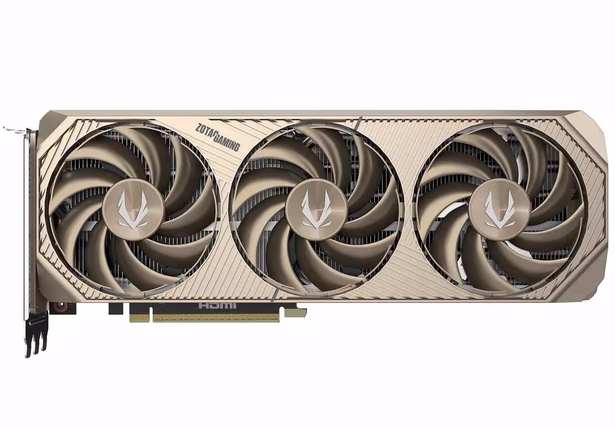 RTX 5080 Zotac SOLID CORE OC 20th Anniversary Edition, une série limitée au look titane 3 Zotac Gaming RTX 5080 trifan beige, vue de face sur fond blanc