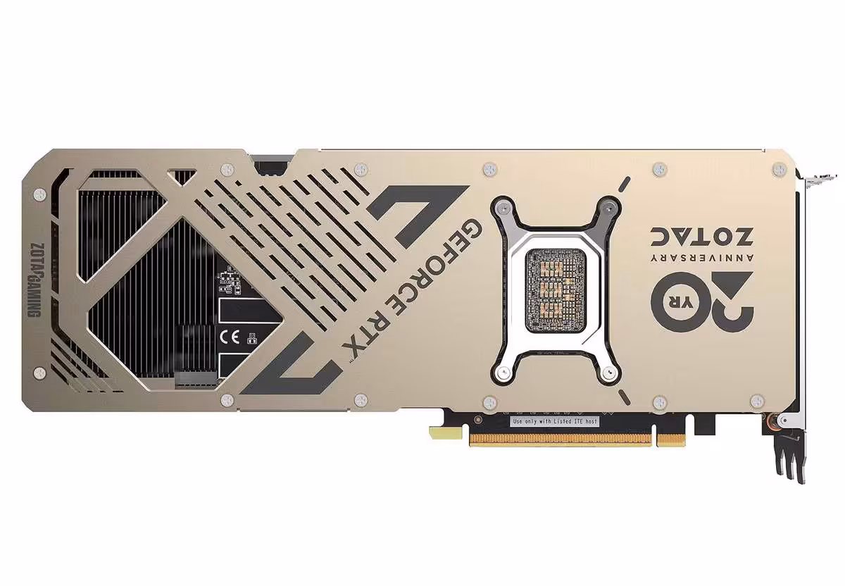 RTX 5080 Zotac SOLID CORE OC 20th Anniversary Edition, une série limitée au look titane 4 Zotac GeForce RTX 5080 SOLID CORE OC, vue arrière du backplate beige