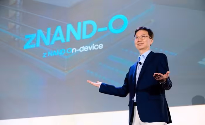 zHBM : Samsung vise 8x les performances de la HBM5, sans calendrier ni produit confirmé 2 Présentation zNAND-O avec texte à l'écran, fond presque blanc, faible contraste.