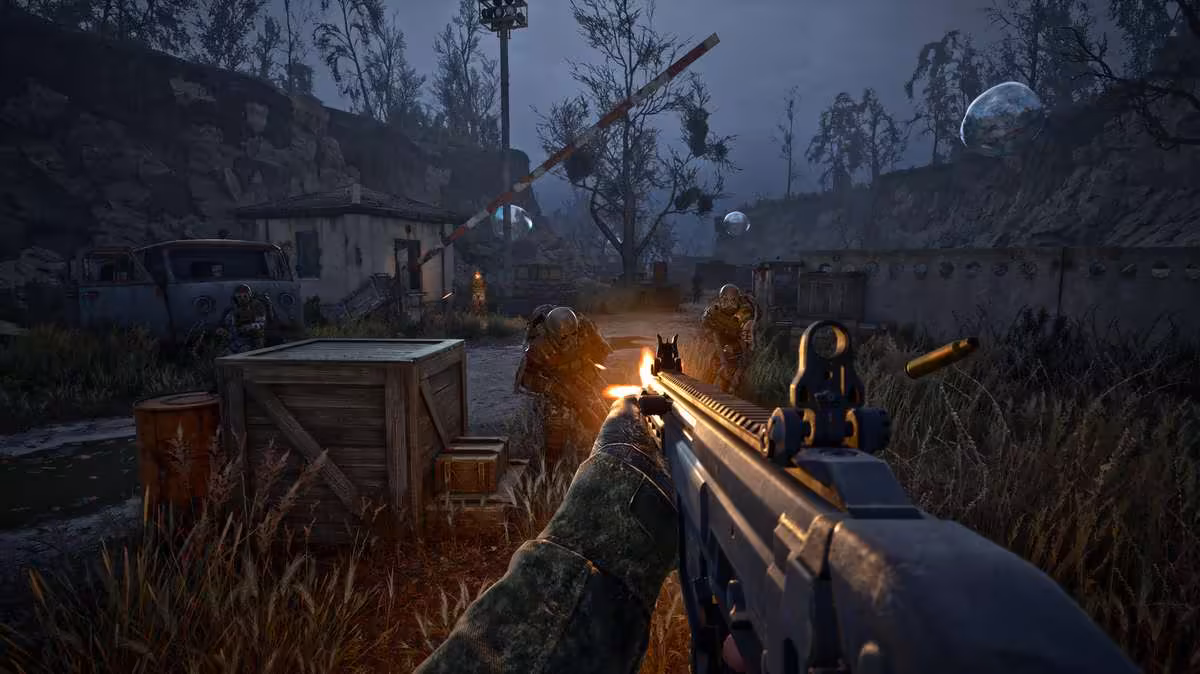 STALKER 2 Update 2.0 débarque le 20 août avec refonte visuelle, A-Life et DLC 2 Gameplay à la première personne de S.T.A.L.K.E.R. 2, fusil visible, ennemis et caisse en zone sombre