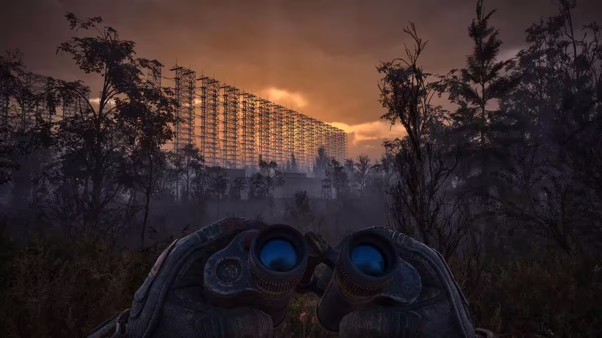 STALKER 2 Update 2.0 débarque le 20 août avec refonte visuelle, A-Life et DLC 3 Vue binoculaire dans S.T.A.L.K.E.R. 2 sur un complexe abandonné au coucher du soleil