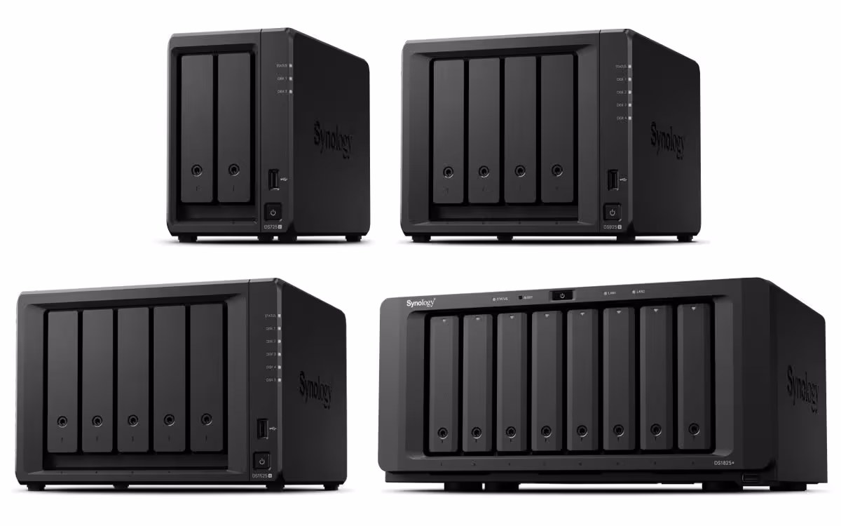 Synology DiskStation neo+ : une nouvelle gamme NAS plus abordable sans sacrifier l’évolutivité 2 Quatre NAS Synology DiskStation noirs, vues de face en plusieurs capacités avec baies de disques différentes