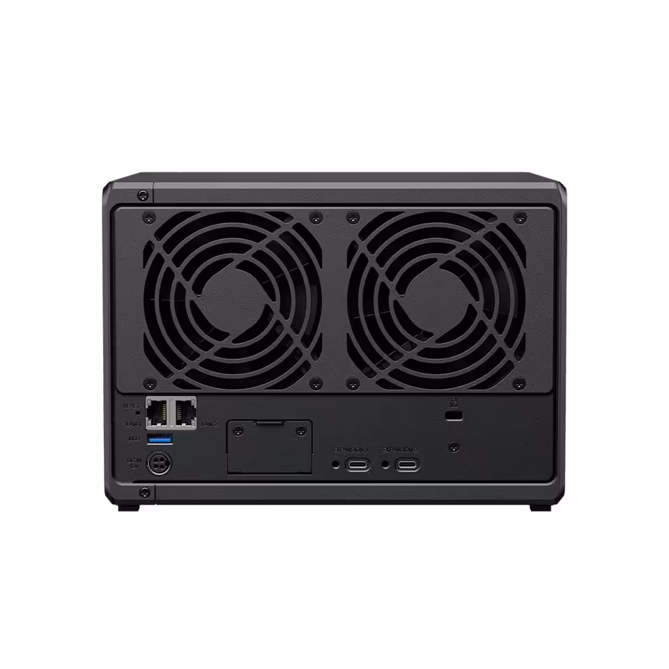 Synology DiskStation neo+ : une nouvelle gamme NAS plus abordable sans sacrifier l’évolutivité 8 Vue arrière d’un NAS Synology avec double ventilateur, ports Ethernet, USB-C et emplacement d’extension