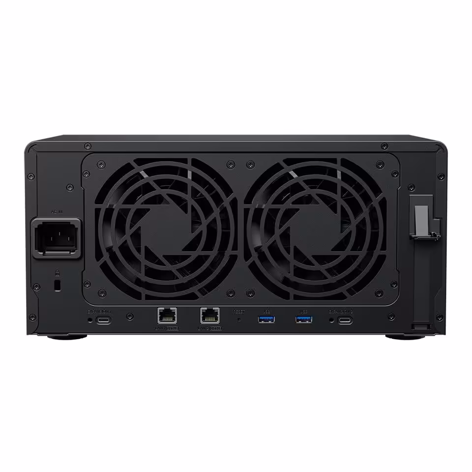 Synology DiskStation neo+ : une nouvelle gamme NAS plus abordable sans sacrifier l’évolutivité 9 Vue arrière d’un NAS Synology avec double ventilateur, alimentation, ports réseau et connectique USB-C
