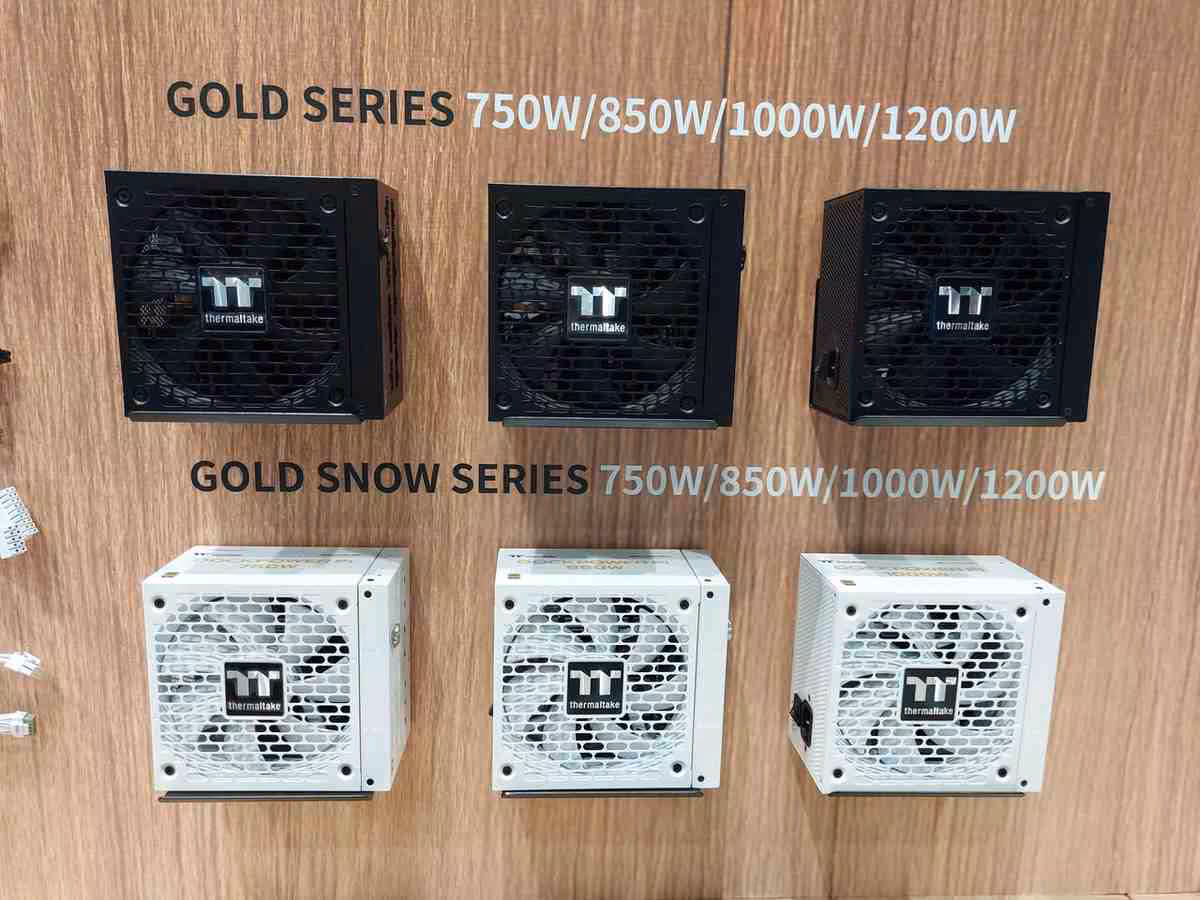 Thermaltake Gamescom 2026 : CAPO X, Stage 450 TG et alimentations DockPower 6 Sélection d’alimentations Thermaltake Gold Series et Gold Snow Series, puissances 750W à 1200W.