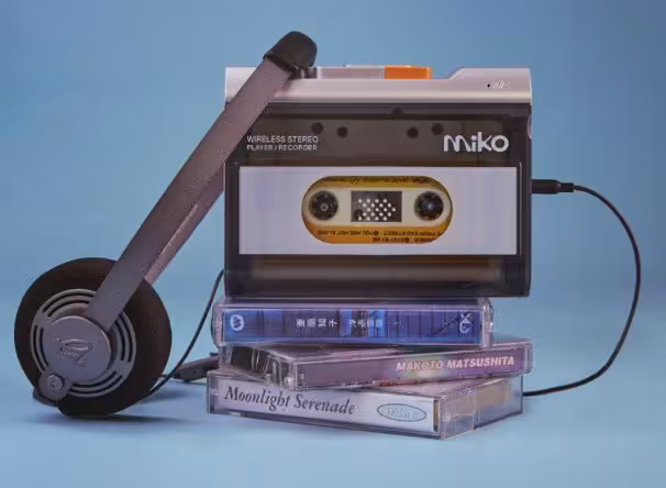 Wesley Wired Headphones : Gadhouse mise sur le casque filaire rétro à 69,99 dollars 4 Casque Gadhouse Wesley avec lecteur cassette Miko et boîtes de cassettes vintage