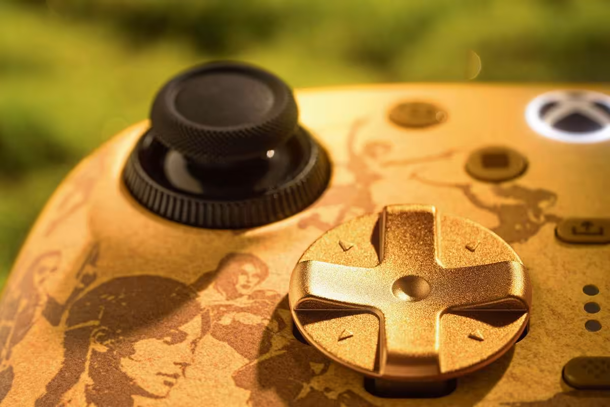 8BitDo Tomb Raider : deux manettes anniversaire équipées de sticks TMR